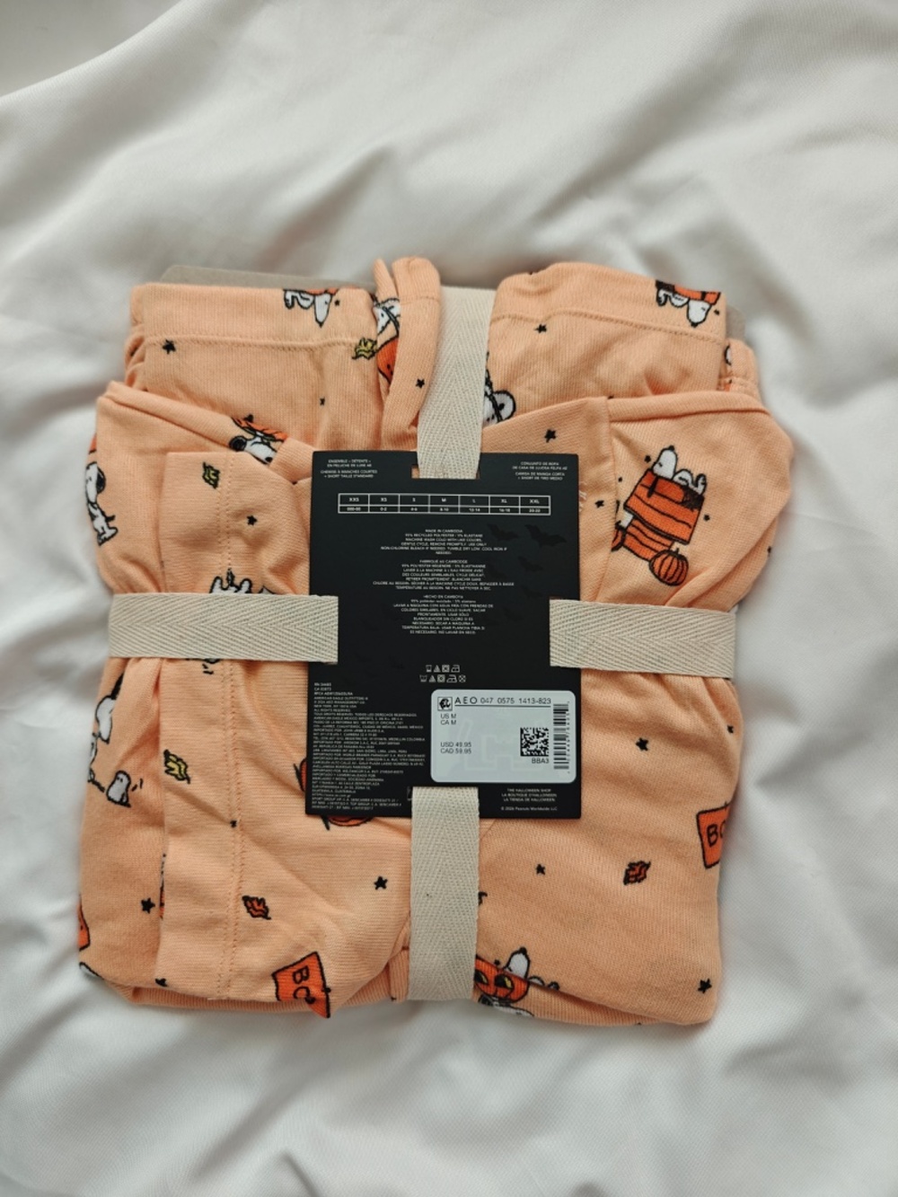 American Eagle x Peanut Snoopy Luxe Plush Button-Up PJ Set Medium + Socks - Picture 9 of 11
